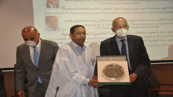عميد كلية العلوم القانونية والإقتصادية أكدال يكرم الشاب الصحراوي أحمد الصلاي
