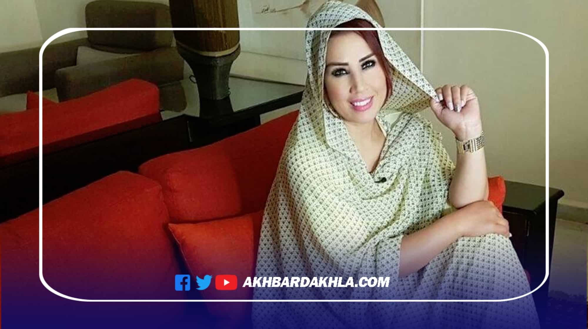 سعيدة شرف حكرت طفلة قدّمت لها باقةَ ورود فيديو