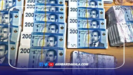 توقيف شبان متورطين في تزوير الأوراق المالية وحجز 160 مليون سنتيم لديهم+(صورة)