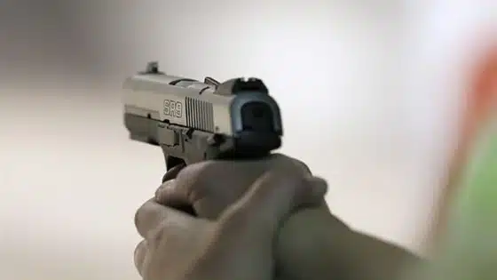 مفتش شرطة يطلق الرصاص على رئيسه المباشر في مطار زاكورة