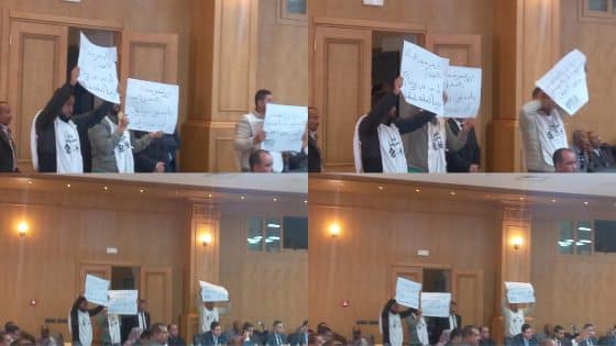 معطلون يقتحمون أشغال دورة مجلس جهة الداخلة للمطالبة بالتشغيل… والرئيس يعدهم بالحوار