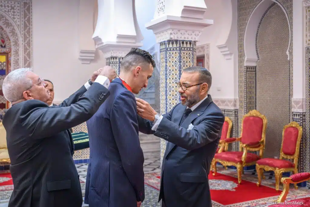 الملك محمد السادس يستقبل بتطوان البطل الأولمبي سفيان البقالي