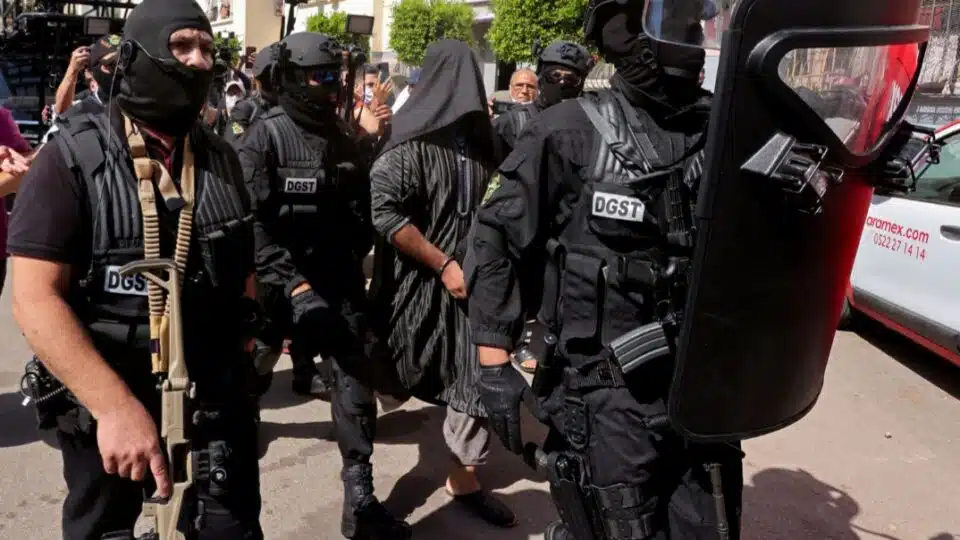 توقيف ثلاثة أشخاص موالين لتنظيم “داعـش”