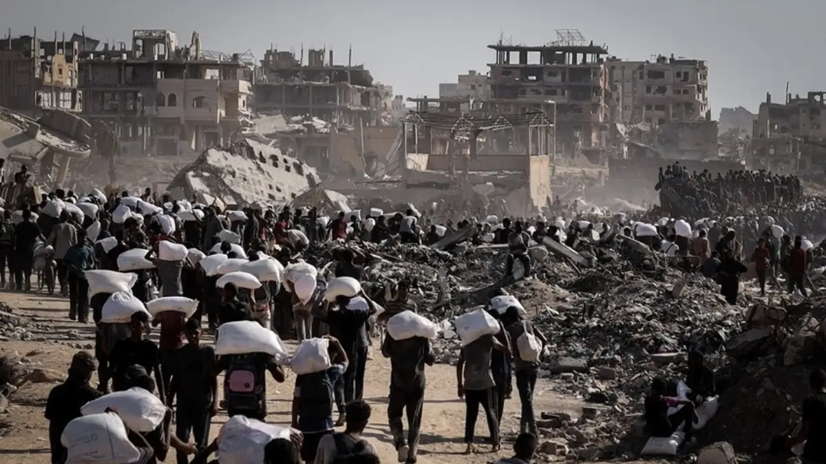 عشرات الفلسطينيين